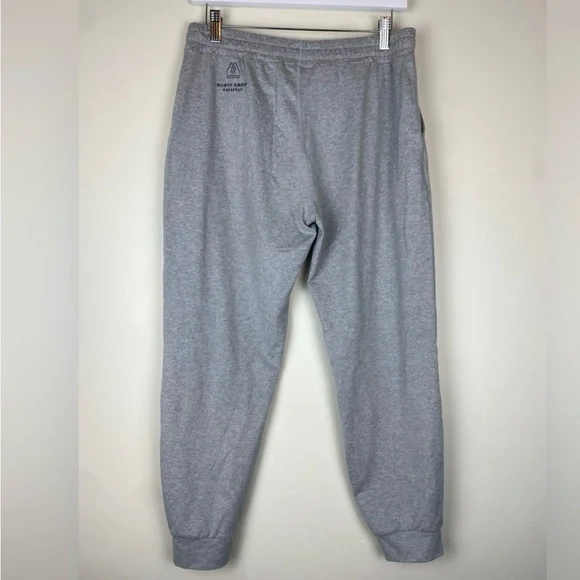 VUORI Women’s Performance Jogger Gray smoke free storage. - Picture 3 of 8
